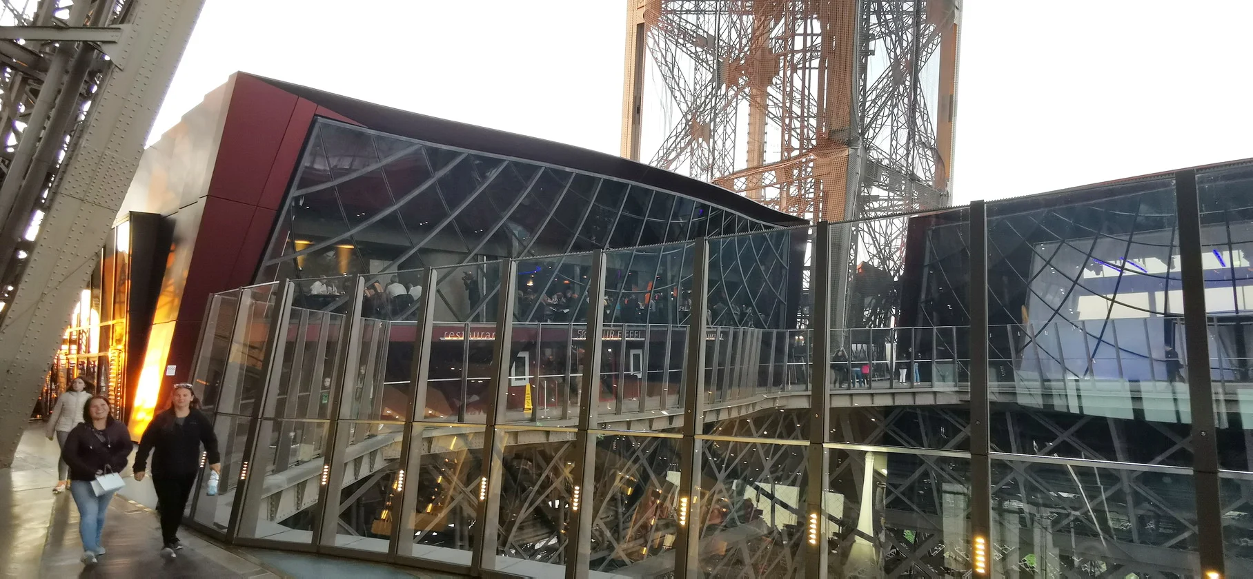 padiglioni al primo piano della torre eiffel