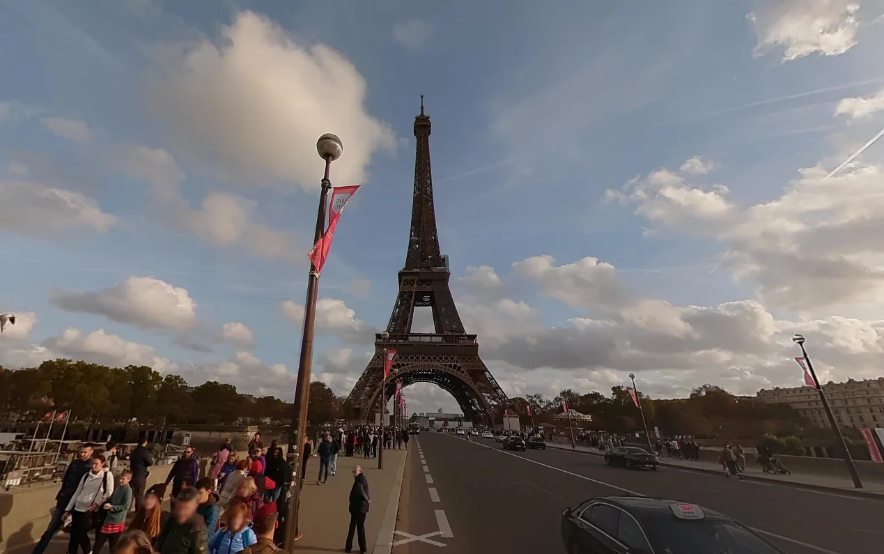 selfie con la torre Eiffel dal pont d' Iena