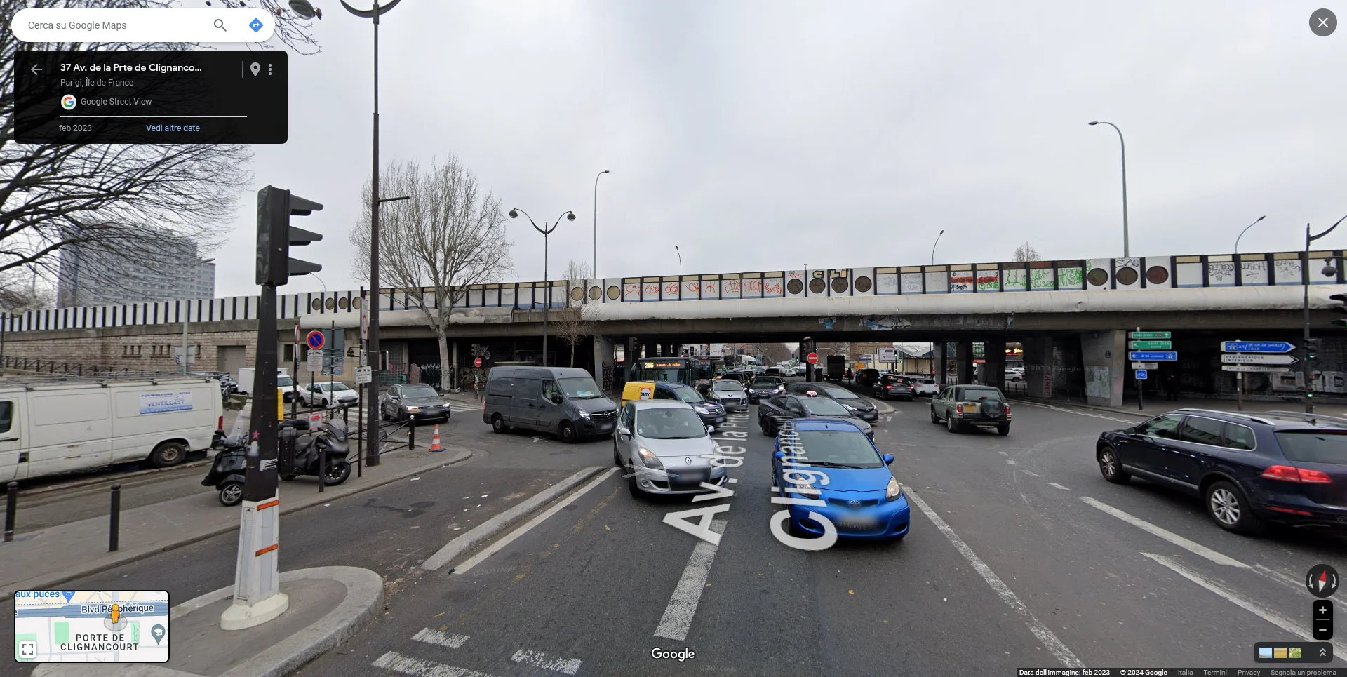 strada per il mercato delle pulci a Parigi st-Ouen porte Clignancourt
