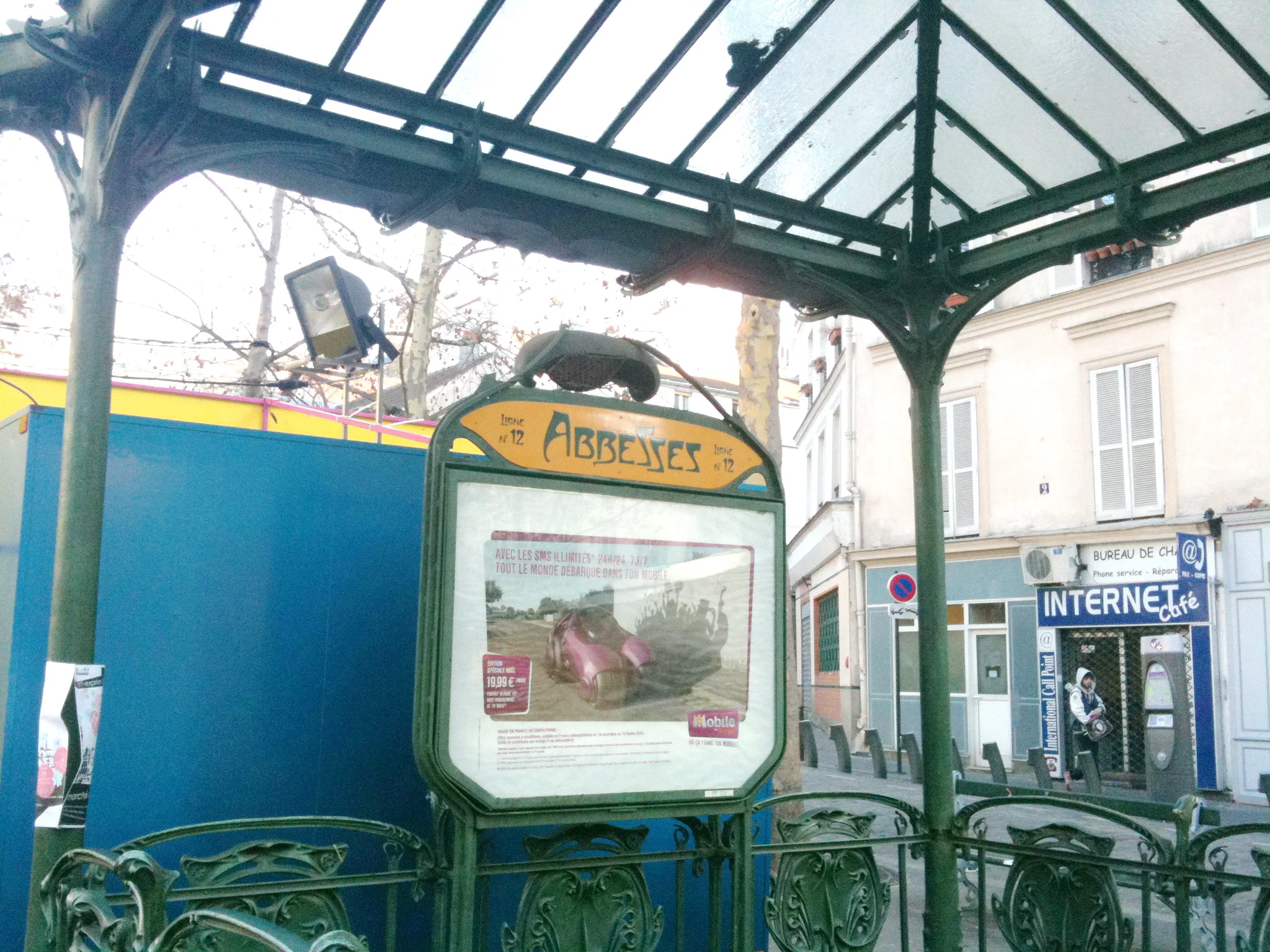 edicola della stazione Abbesses della metropolitana di Parigi di Hector Guimard